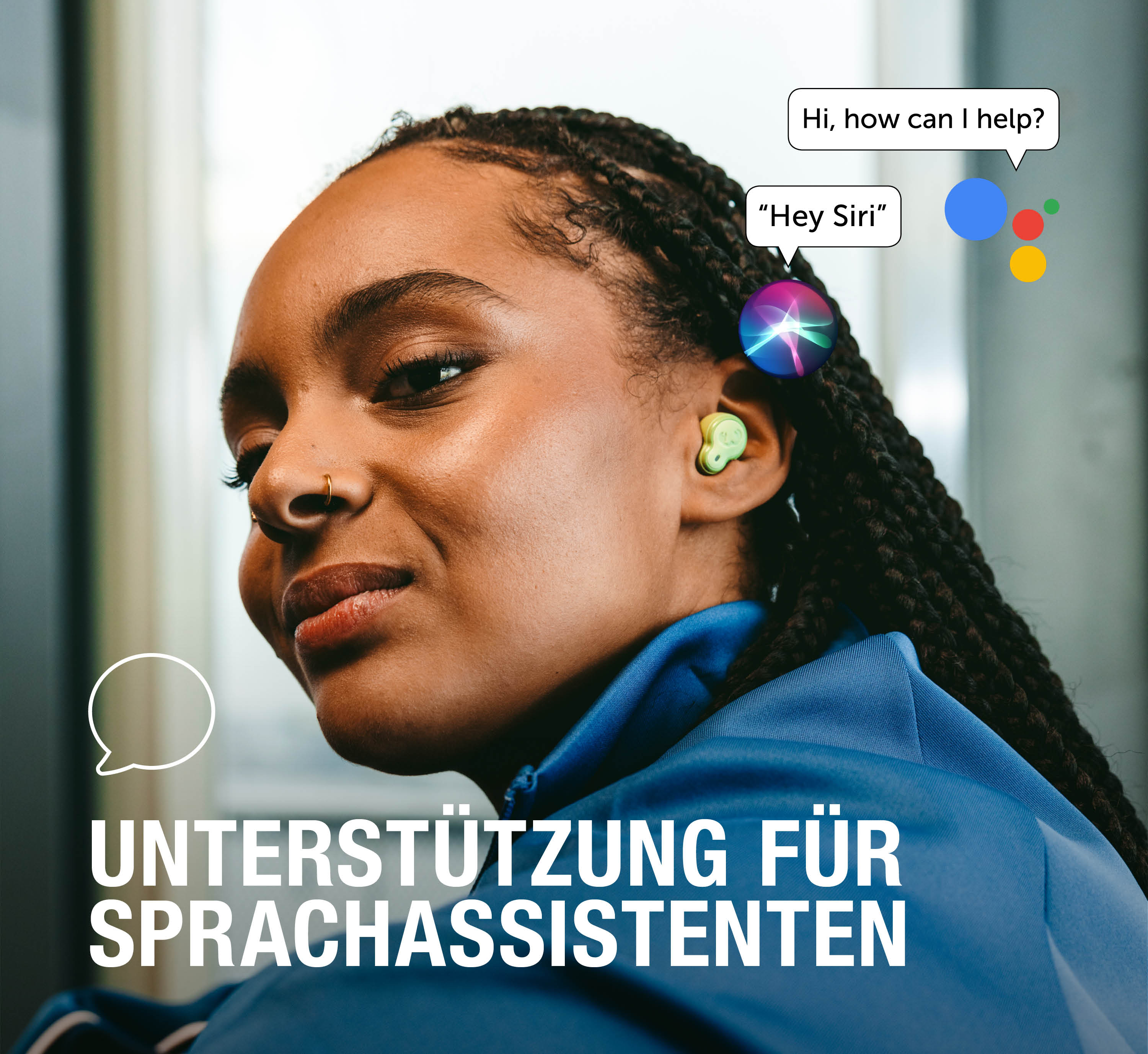 Eine Frau trägt einen grünen Ohrhörer und blickt nach links. Sprachassistent-Symbole sind sichtbar.