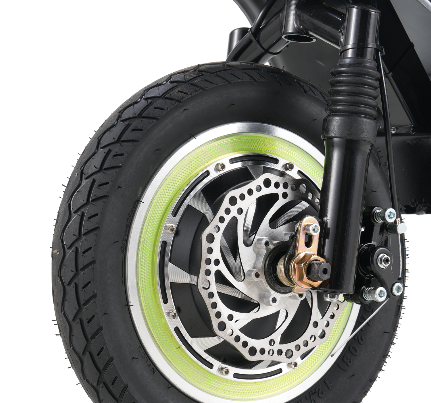 Ruota anteriore di uno scooter con freno a disco e ammortizzatore.
