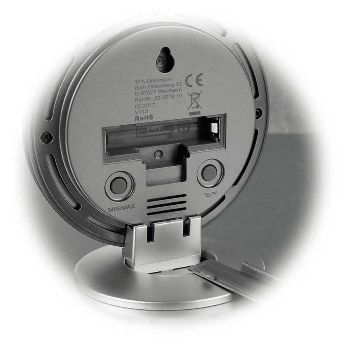 Rückseite eines digitalen Thermometers mit Batteriefach und Tasten.