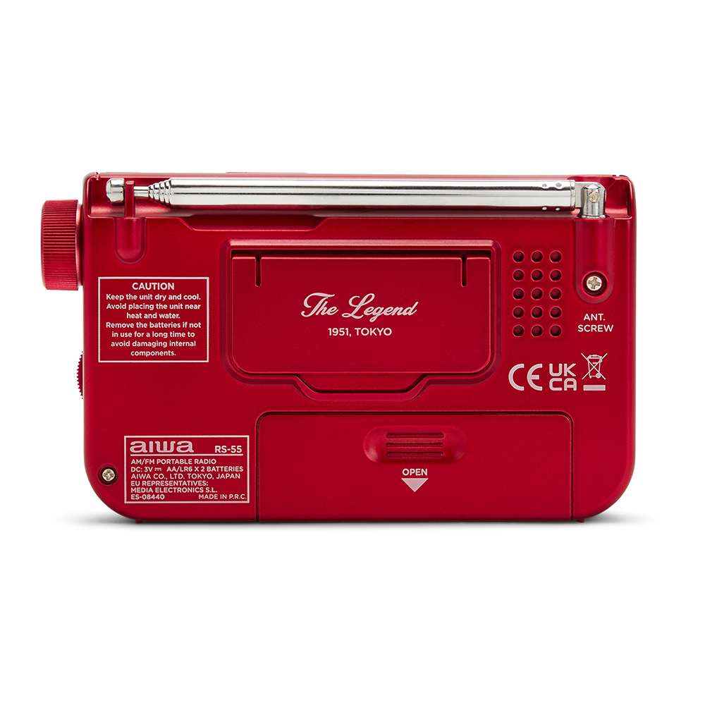 Radio portátil roja Aiwa RS-55 con antena extensible y detalles.