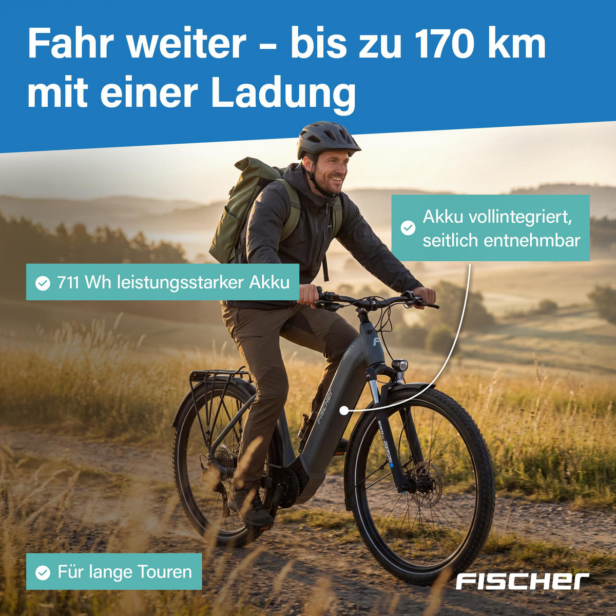 Mann fährt E-Bike auf Feldweg, 711 Wh Akku, vollintegriert, seitlich entnehmbar.