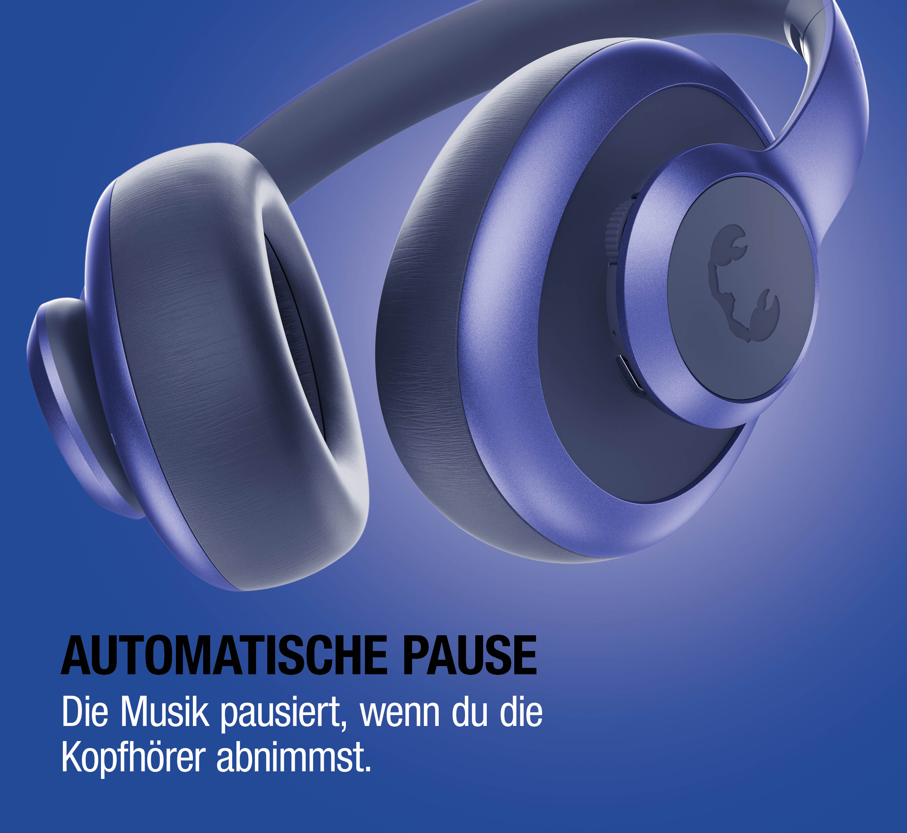 Blaue Kopfhörer mit Logo auf blauem Hintergrund. Automatische Pause.