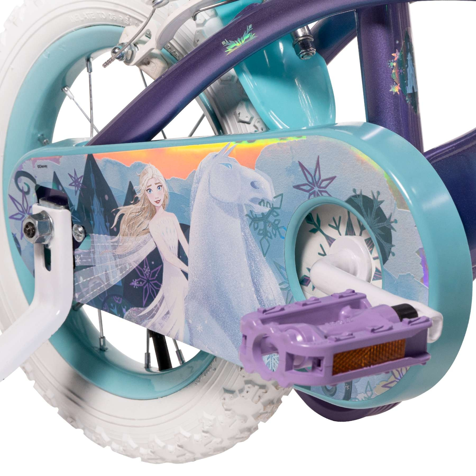 Detailansicht eines Kinderfahrrads mit Elsa und einem Pferd auf dem Kettenschutz.