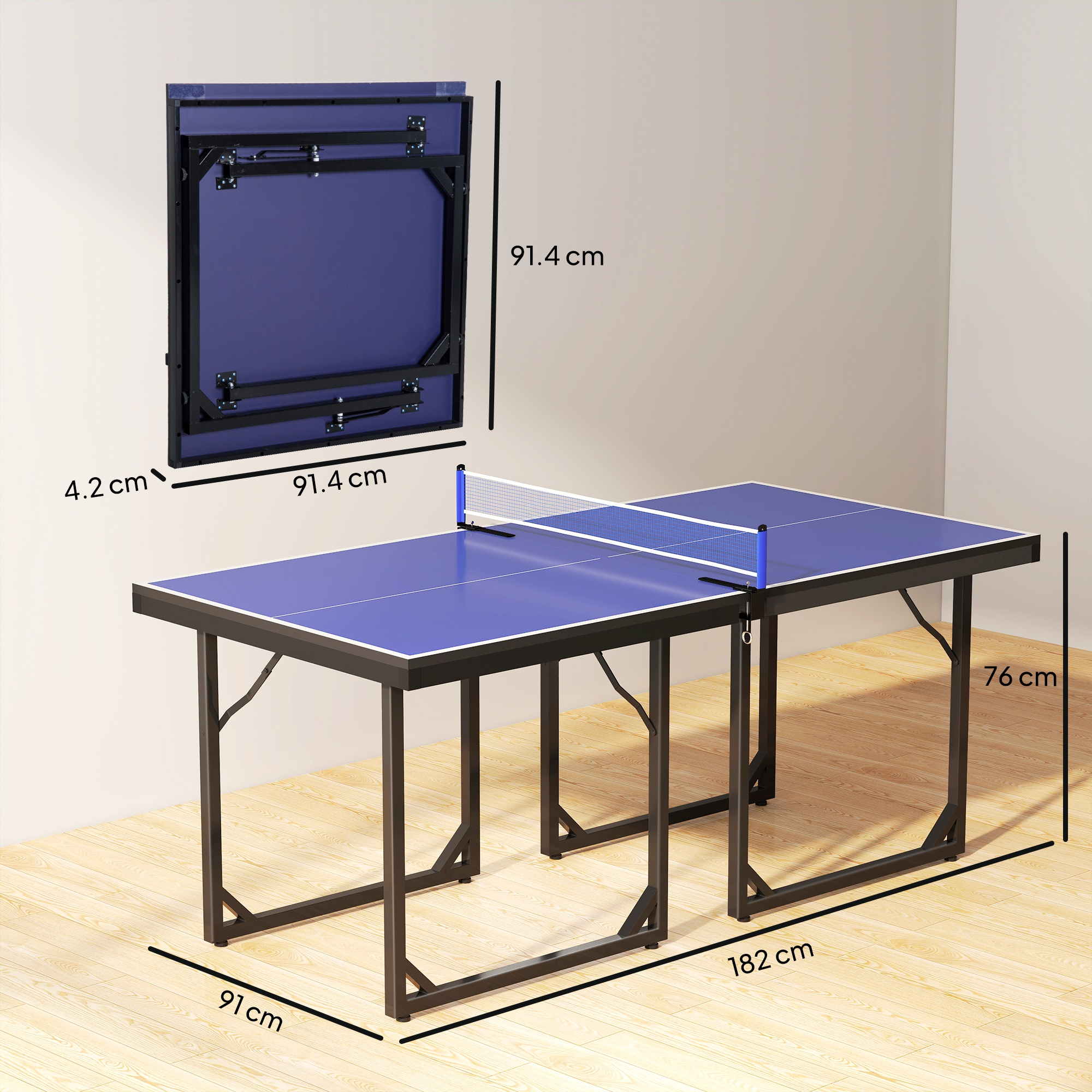 Un tavolo da ping pong blu, aperto con rete. Accanto si vede la metà piegata del tavolo.