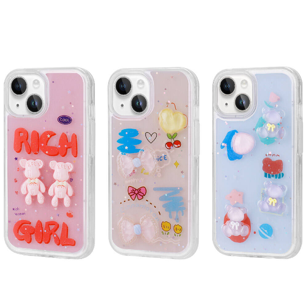 Pembe, açık mor ve mavi tabanlı, ayıcık ve fiyonk tasarımlı üç şeffaf telefon kılıfı.