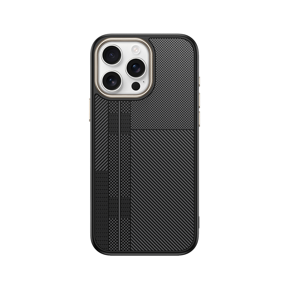 Karbon fiber desenli ve üçlü kamera lensli siyah telefon kılıfı.