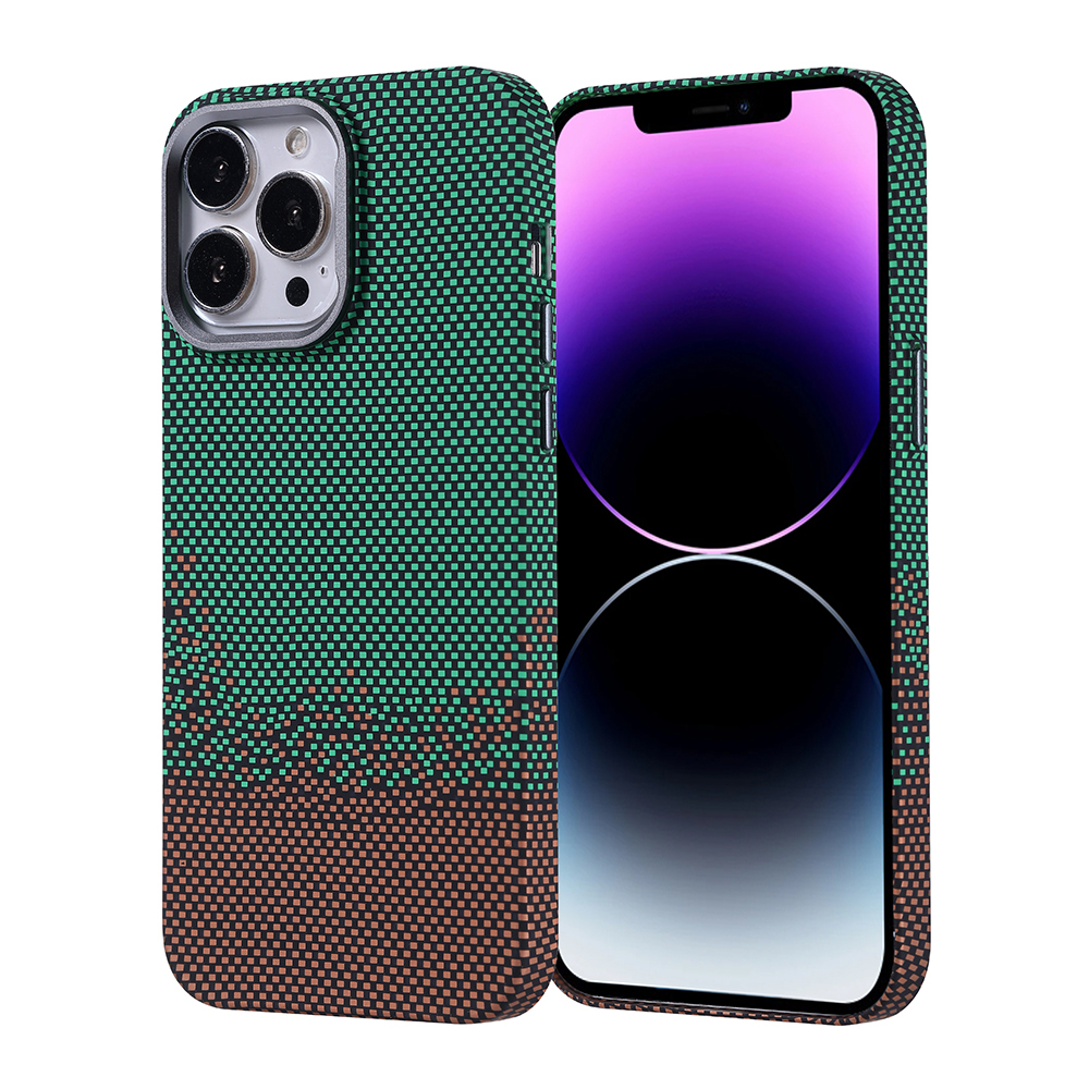 Yan yana iki iPhone. Biri desenli kılıflı, diğeri mor ekranlı.