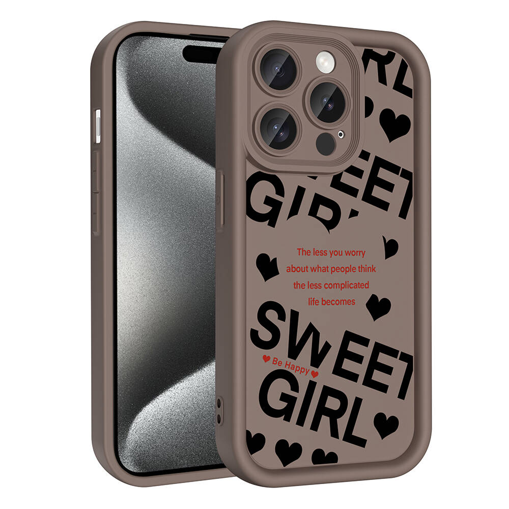 Üzerinde "GIRL" ve "SWEET GIRL" yazan kahverengi telefon kılıfı.