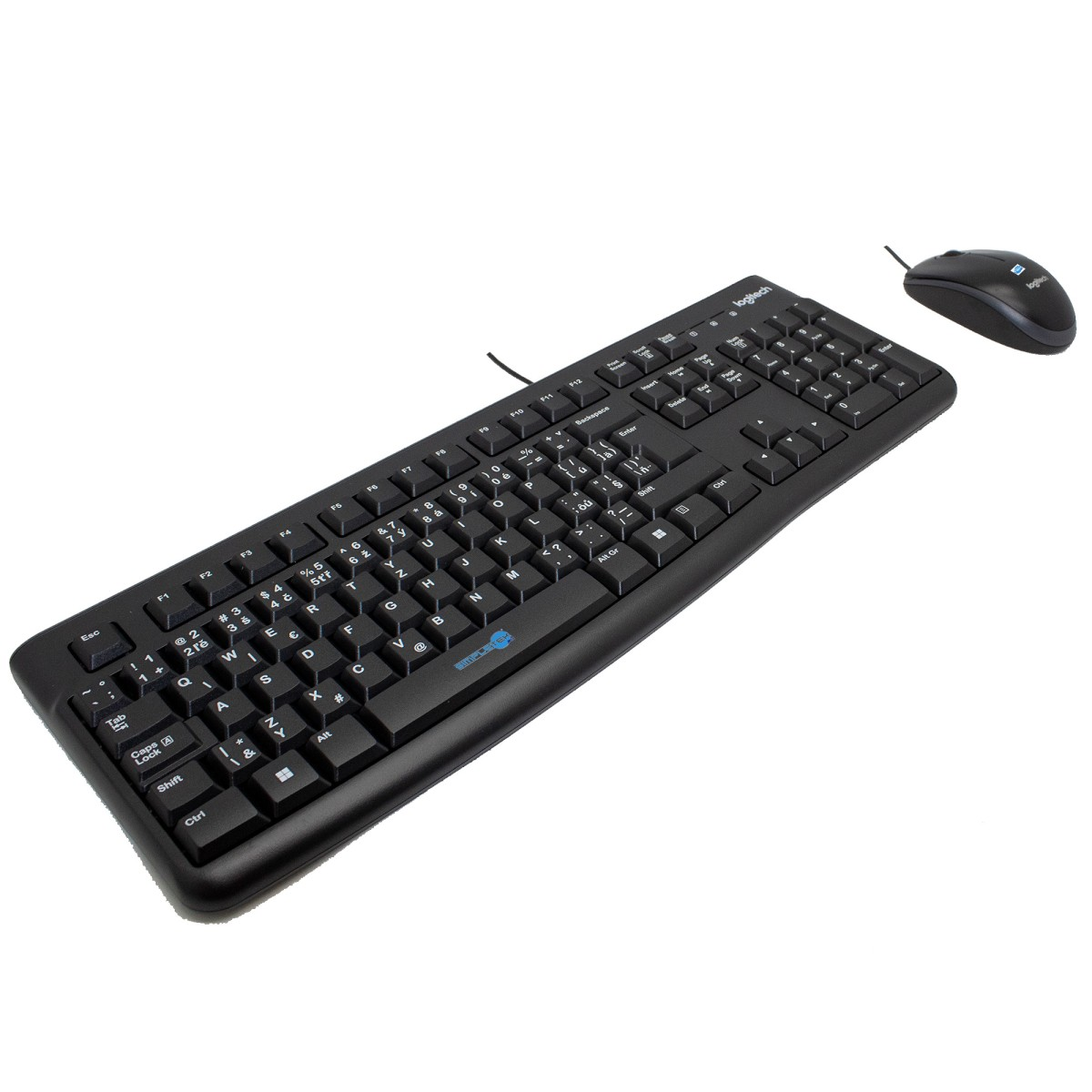 Un set di tastiera e mouse Logitech neri su sfondo bianco.