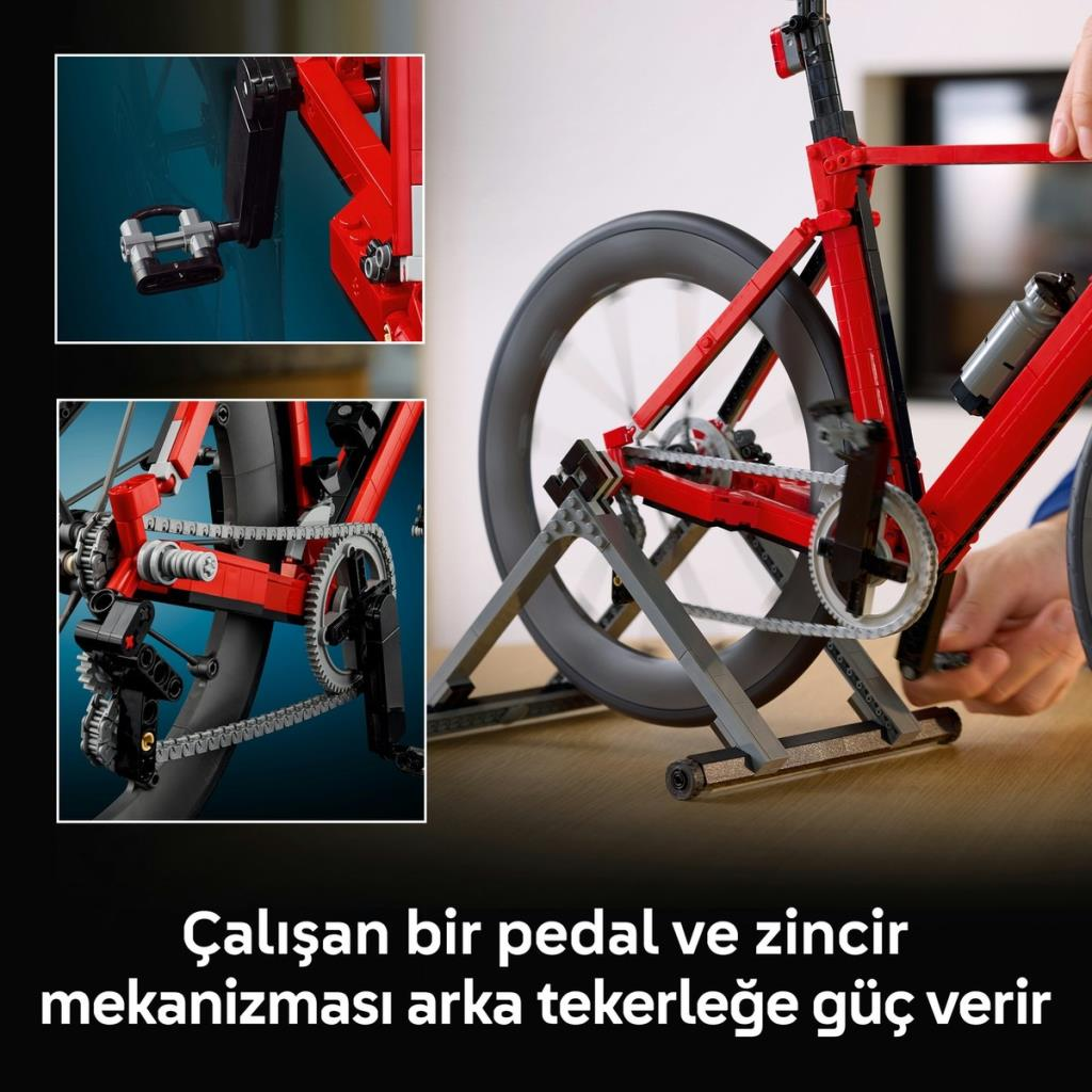 Bir stand üzerinde kırmızı Lego bisiklet, pedallar ve zincir görünüyor.