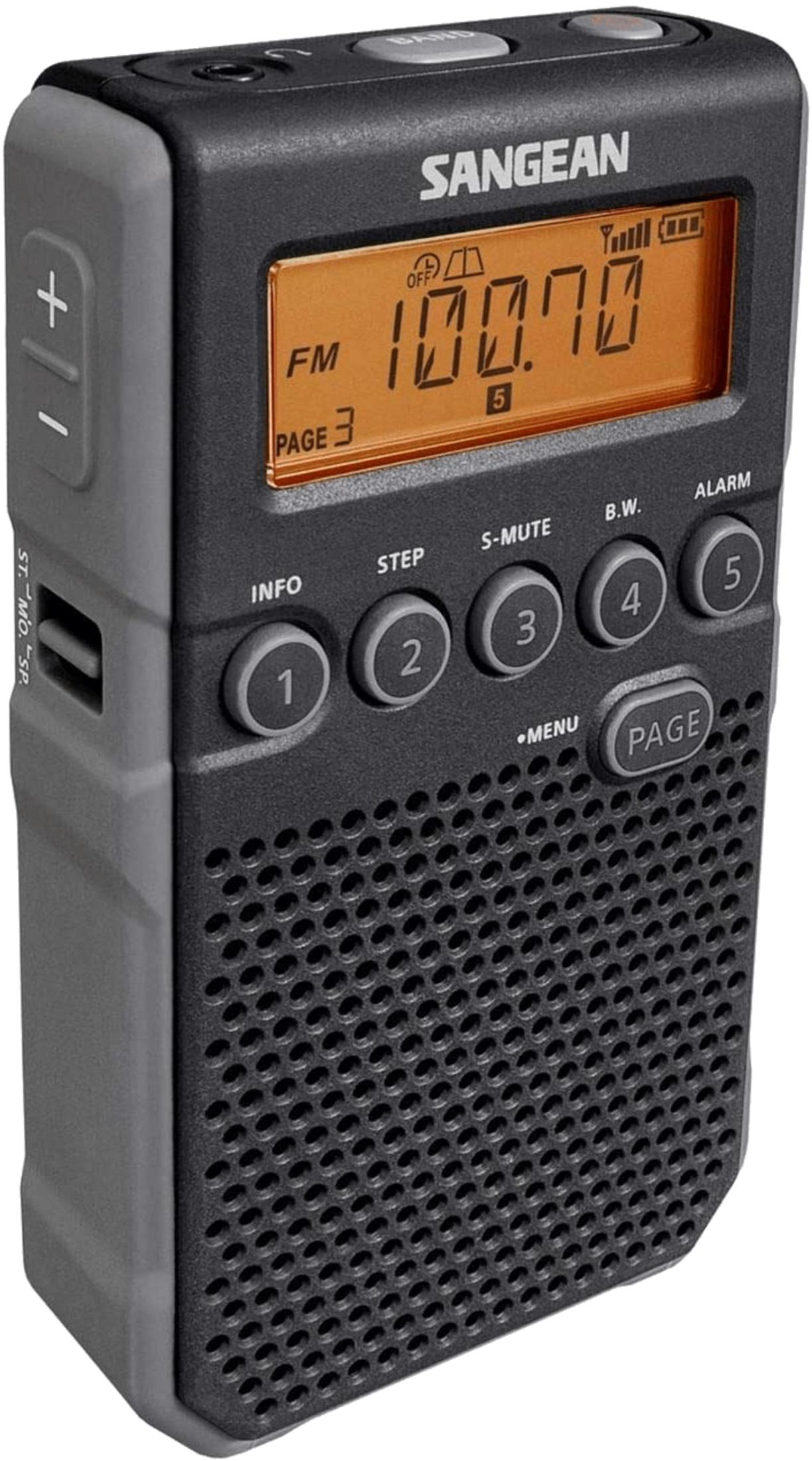 Een zwarte en grijze draagbare Sangean radio met LCD-scherm.