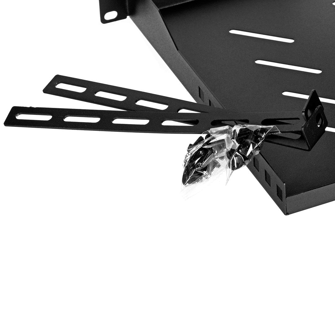 Schwarzes Metallregal mit Schrauben in Plastikverpackung.