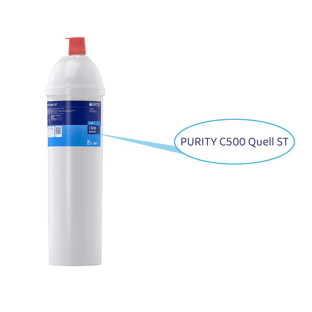 Ein weißer Wasserfilter von Brita mit roter Kappe, beschriftet mit 'PURITY C500 Quell ST'.