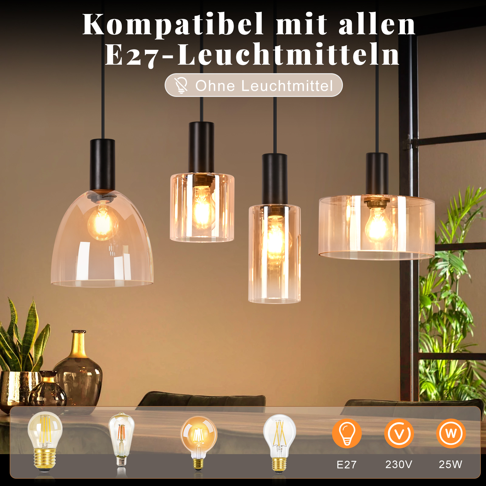 Vier Hängeleuchten mit bernsteinfarbenen Glasakzenten und sichtbaren Glühbirnen.