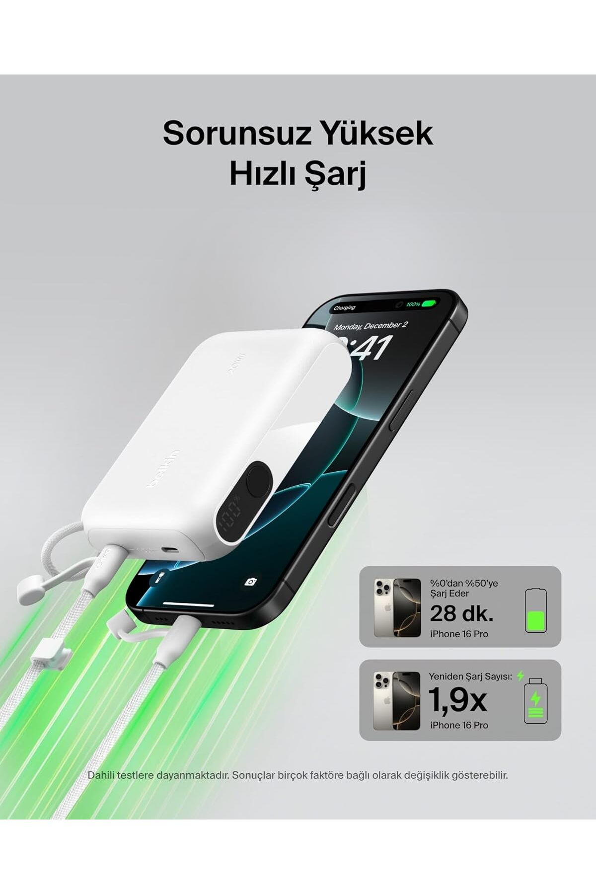 Un power bank bianco carica un iPhone che mostra il 100%.