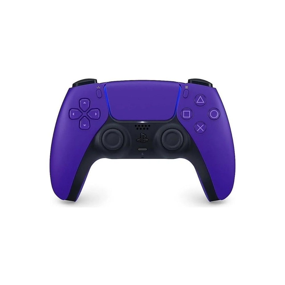 Mor ve siyah bir PlayStation 5 DualSense kontrolcüsü beyaz arka plana karşı gösteriliyor.