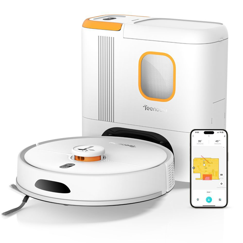 Un robot aspirador blanco con detalles naranjas está ante su base de carga. Un smartphone muestra un mapa.