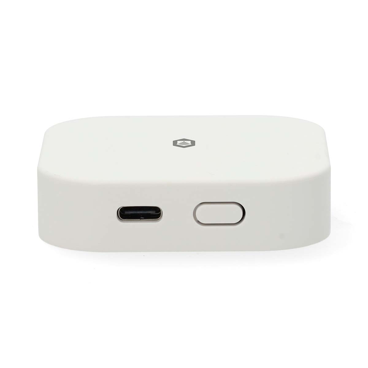 Een wit, rechthoekig apparaat met afgeronde hoeken en een USB-C-poort.