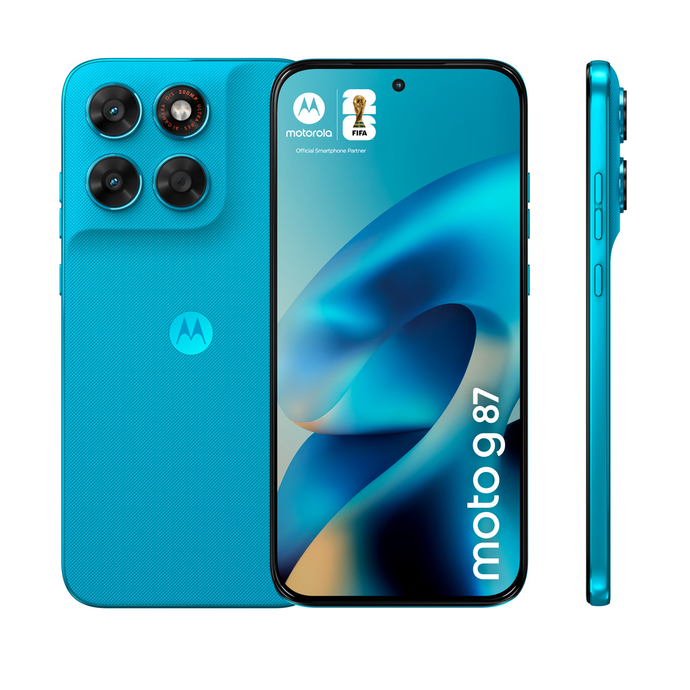 Uno smartphone Motorola Moto G 87 blu con quattro fotocamere e logo FIFA.