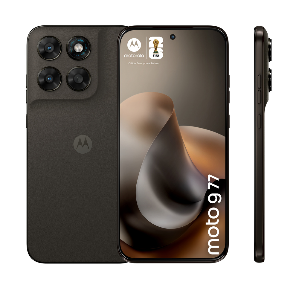 Drei Ansichten eines schwarzen Motorola Moto G77 Smartphones mit vier Kameras.