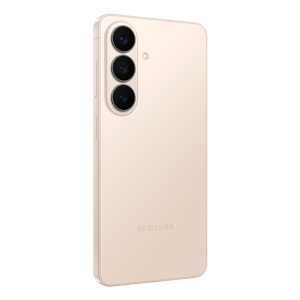 Uno smartphone Samsung oro chiaro con tre fotocamere posteriori.