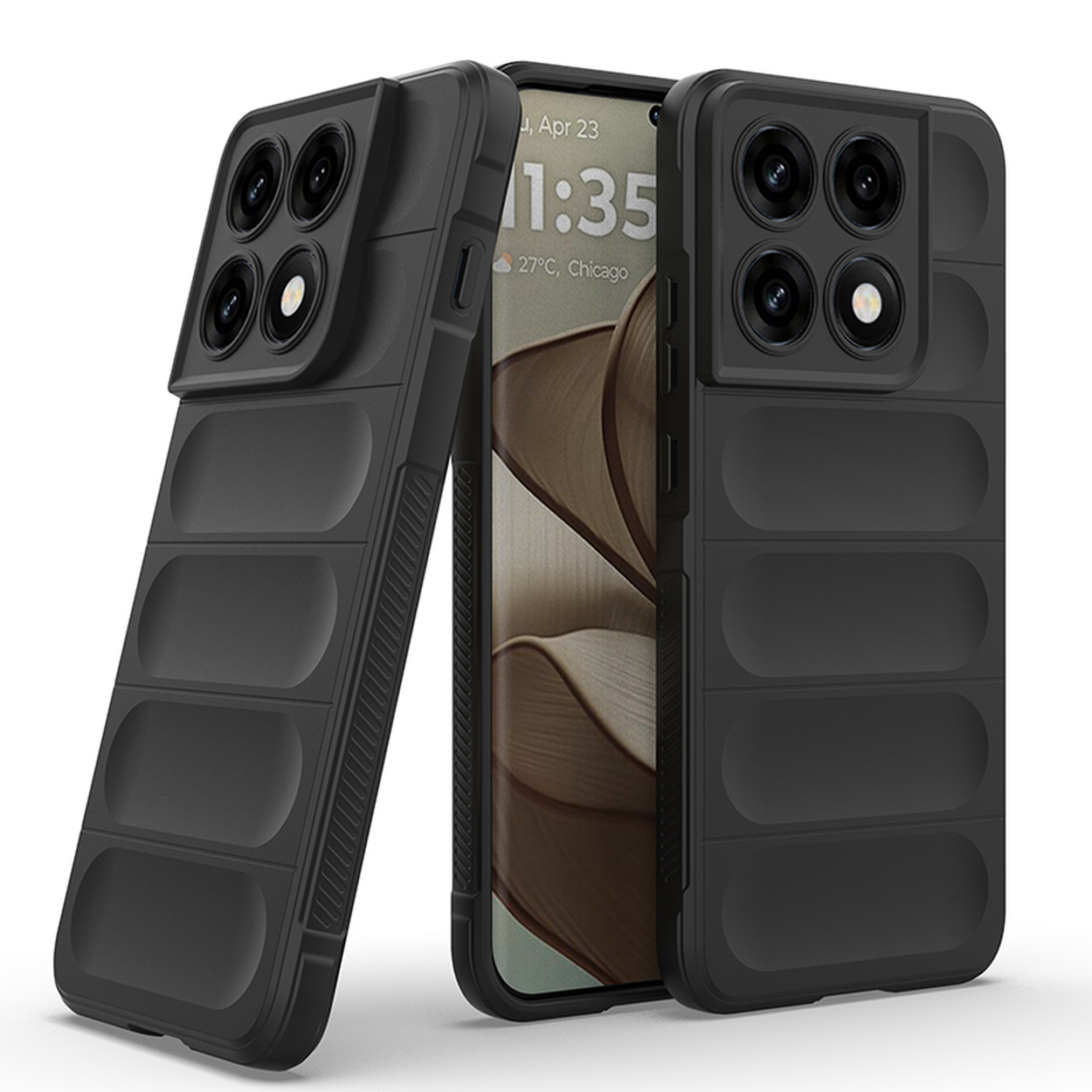 Zwarte telefoonhoes met vier camera's en geribbeld ontwerp.