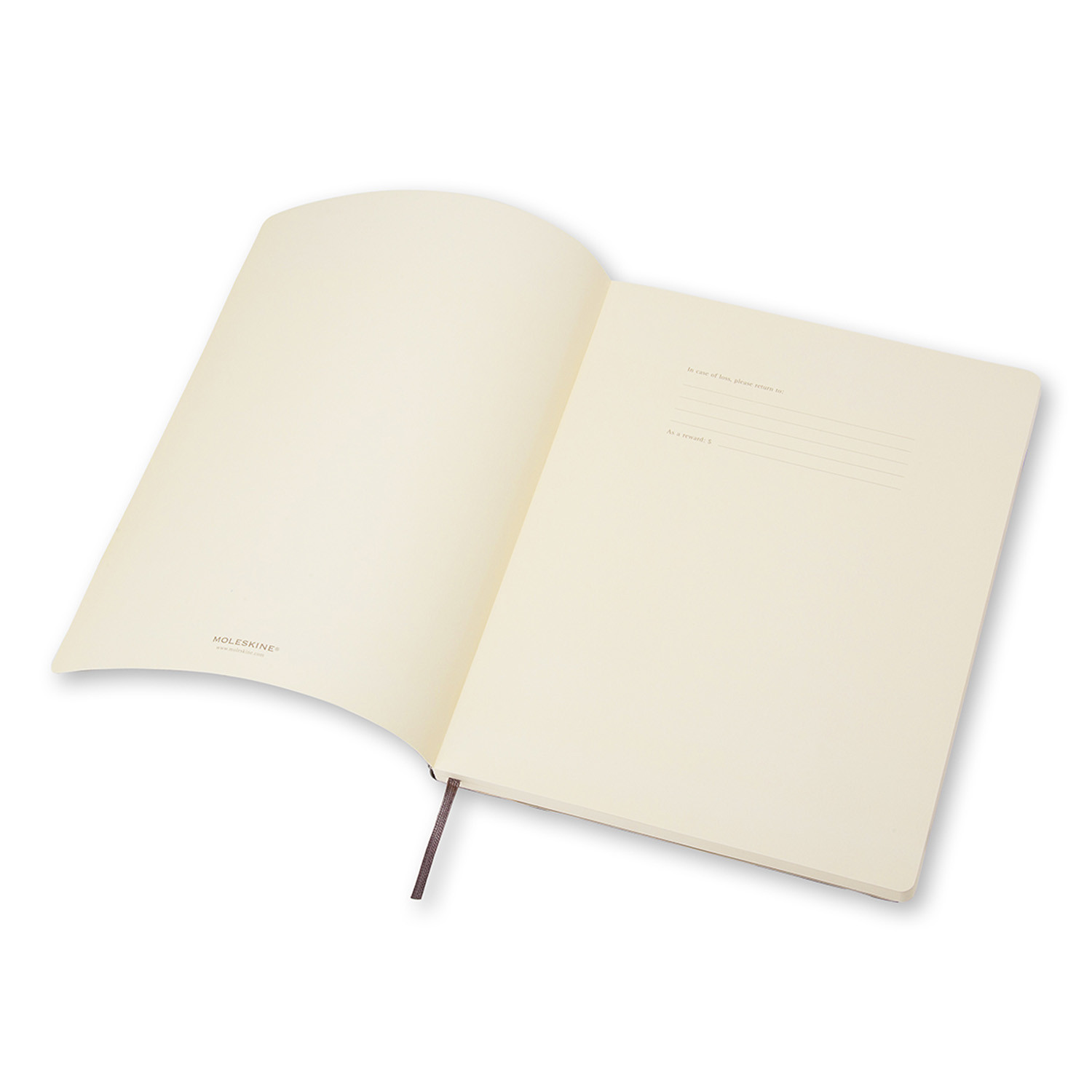 Een open Moleskine notitieboek met crèmekleurige pagina's en een bladwijzer.