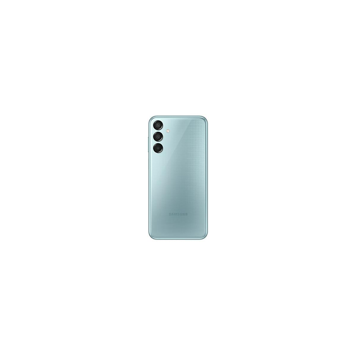 Smartphone turquesa con tres cámaras traseras, logo de Samsung.