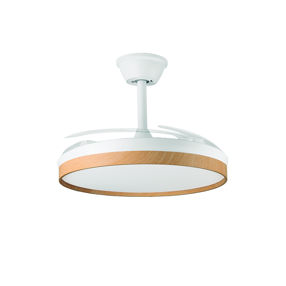 Un ventilatore da soffitto moderno con corpo bianco e finiture in legno.