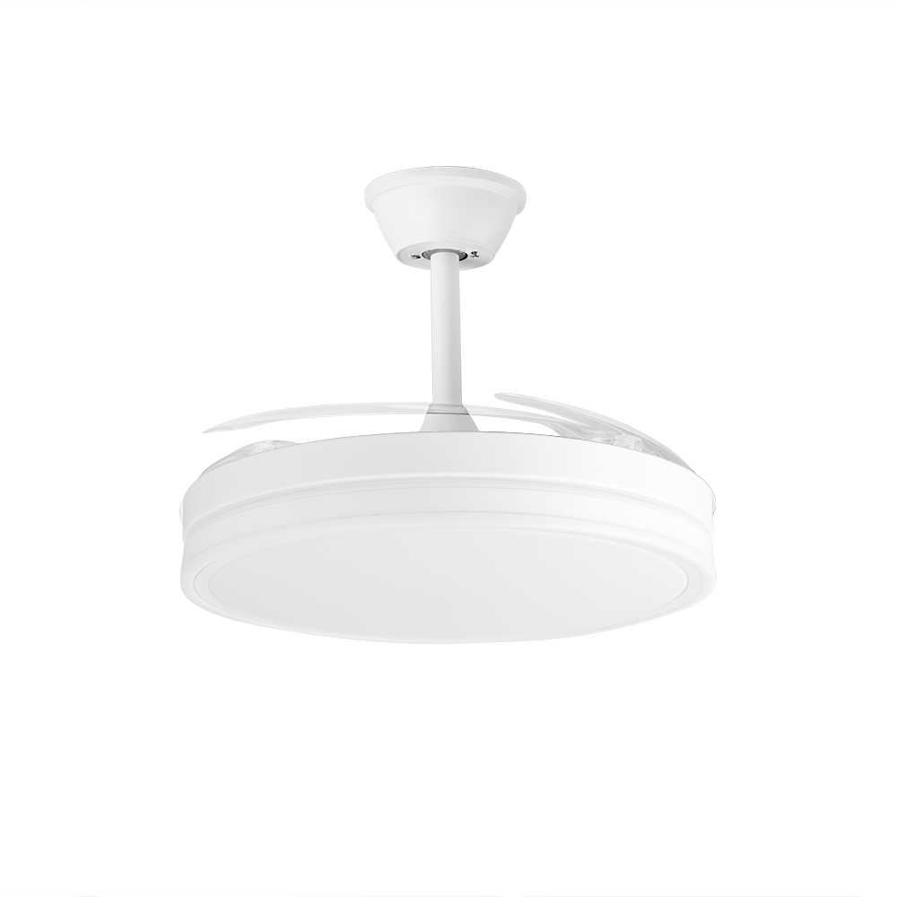 Un ventilador de techo blanco moderno con aspas retráctiles y luz integrada, aislado.
