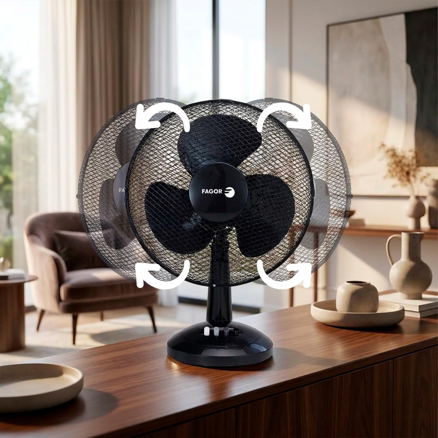 Un ventilador de mesa Fagor negro con flechas blancas indicando circulación de aire.