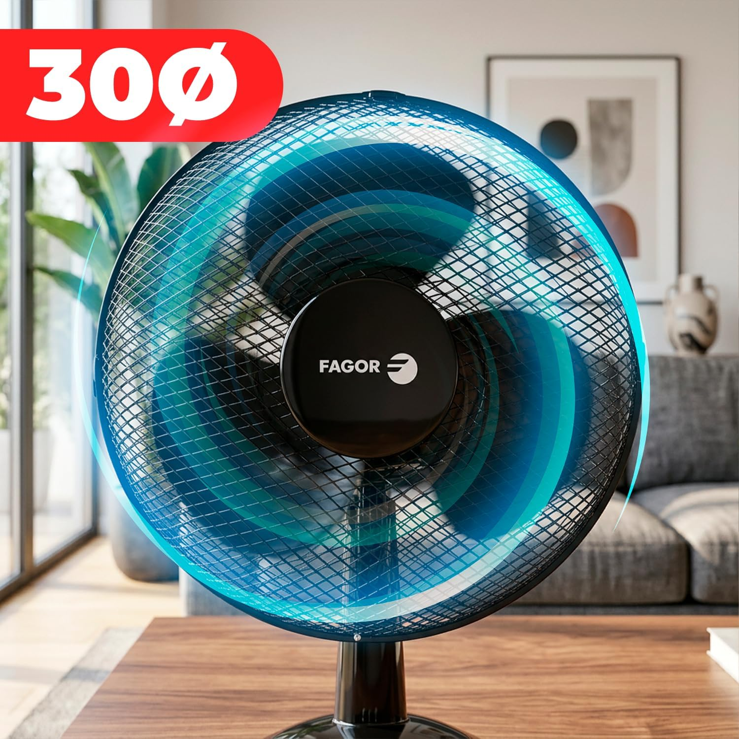 Un ventilador FAGOR giratorio con detalles azules sobre una mesa de madera.