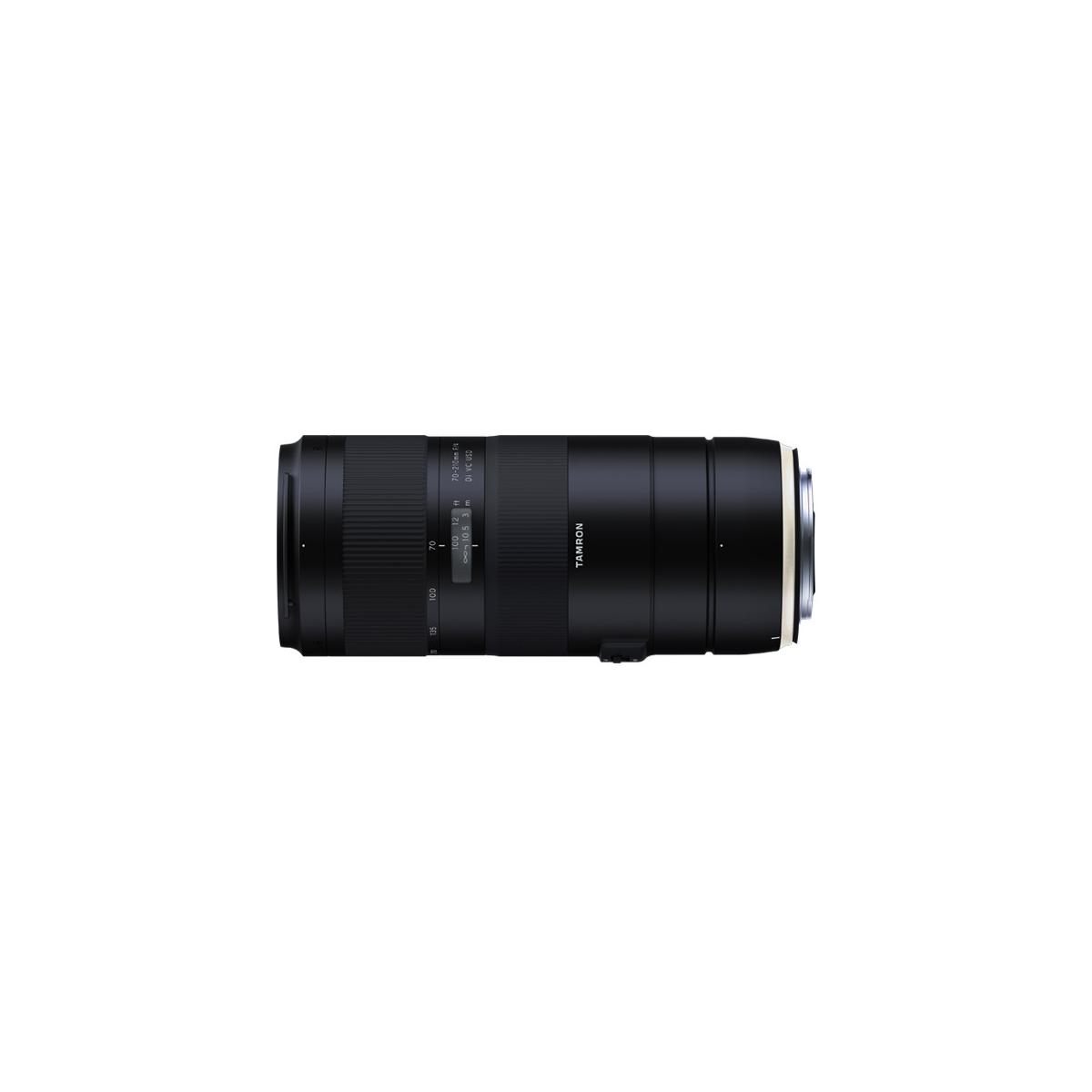 Ein schwarzes Tamron 70-210mm Kameraobjektiv mit Fokus- und Zoomringen.