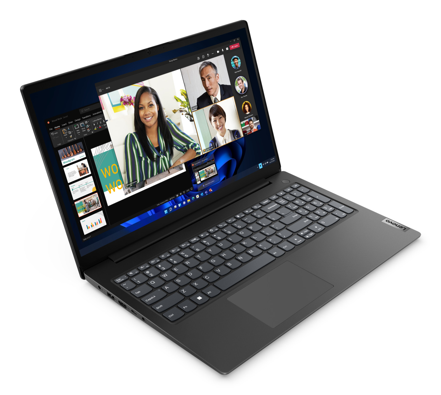 Un laptop mostra una riunione online con quattro persone e diapositive.