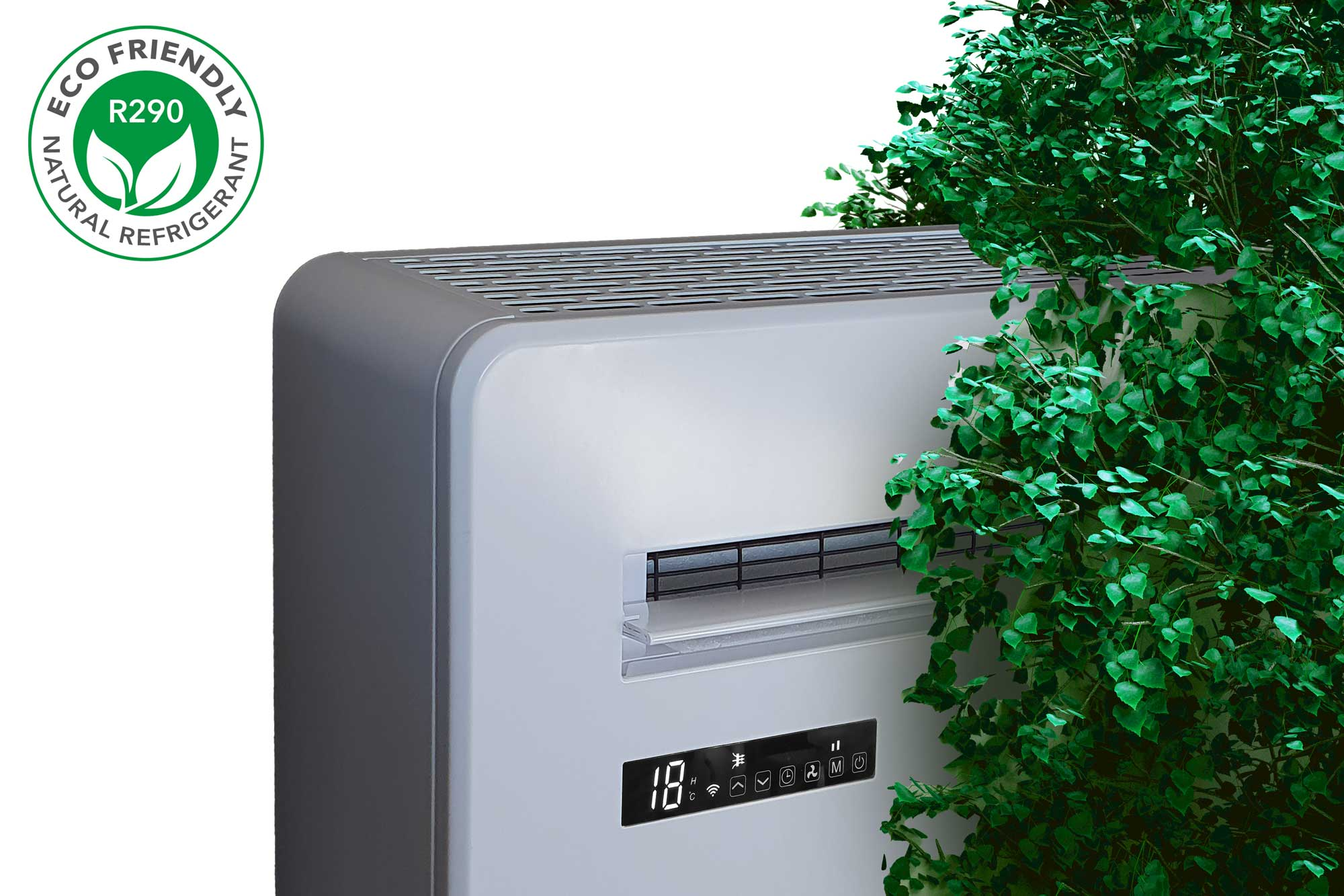 Een airconditioner met een milieuvriendelijk logo, omringd door groene bladeren.