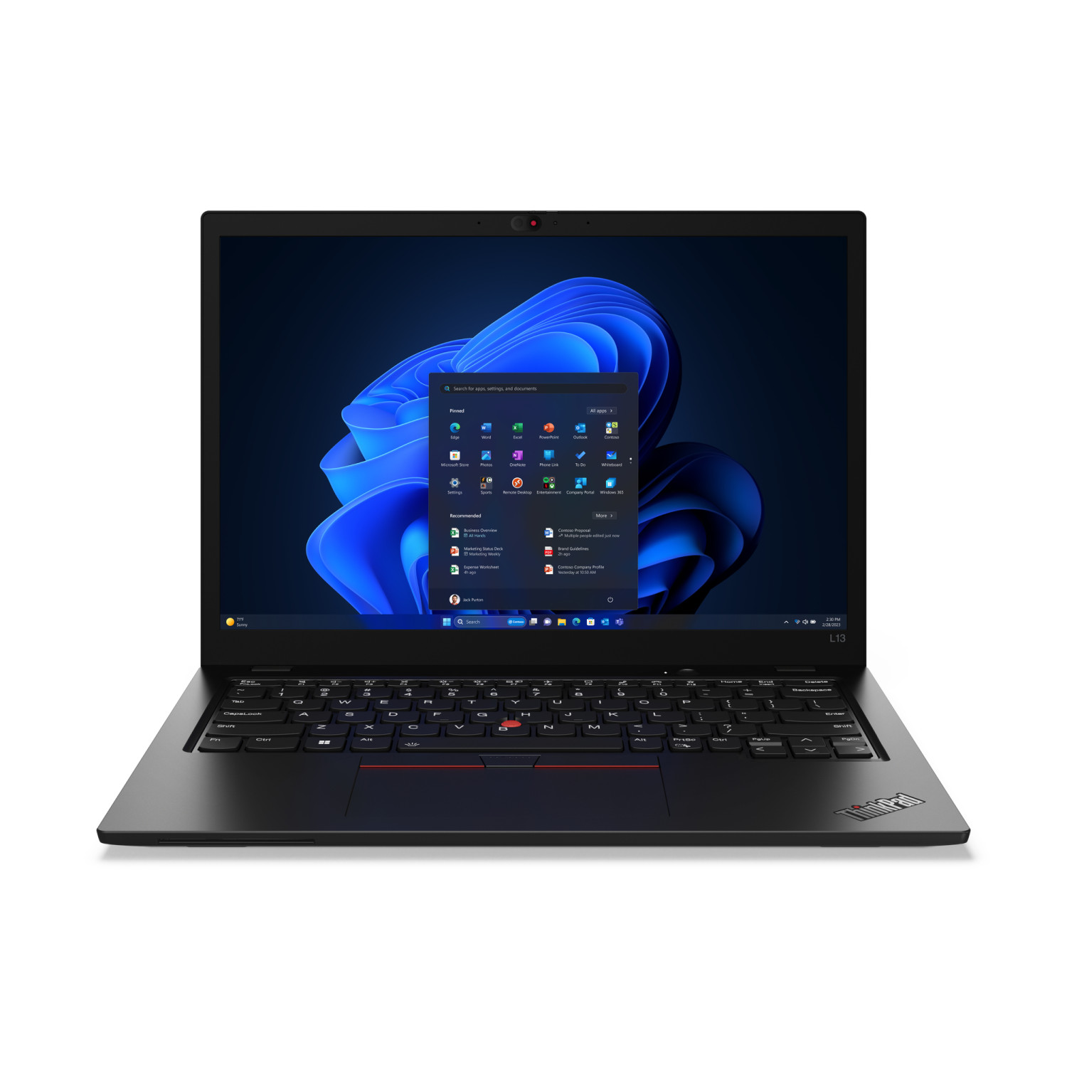 Un laptop nero Lenovo ThinkPad L13 è aperto, mostra il menu Start di Windows 11 sullo schermo.