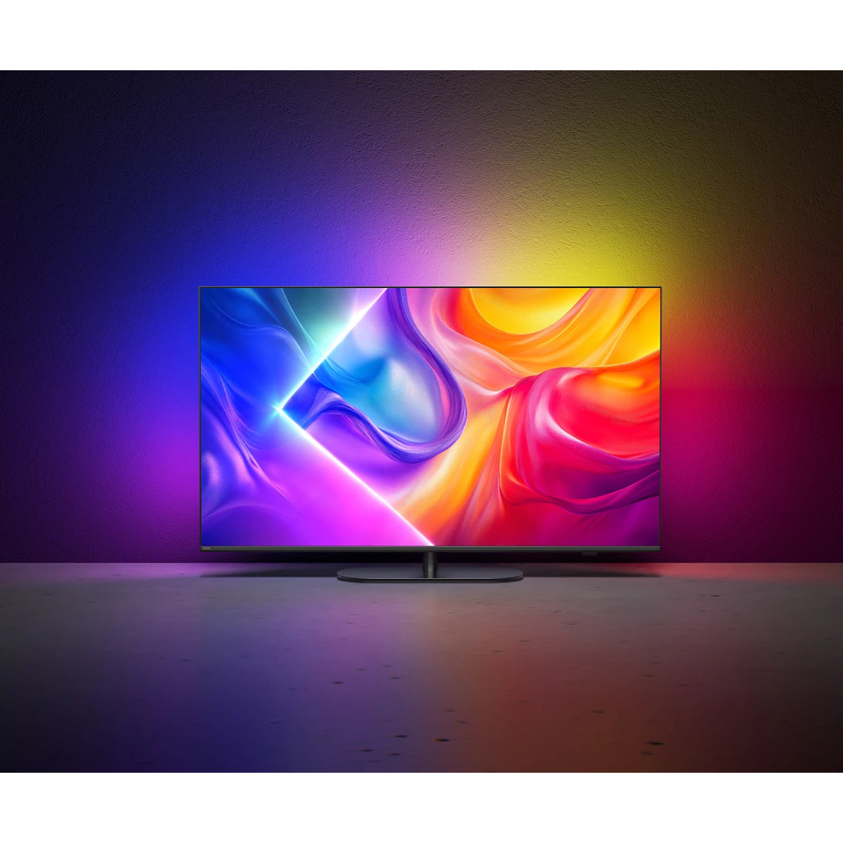 Ein moderner Fernseher mit lebendigem Bildschirm vor einer farbverlaufenden Wand.