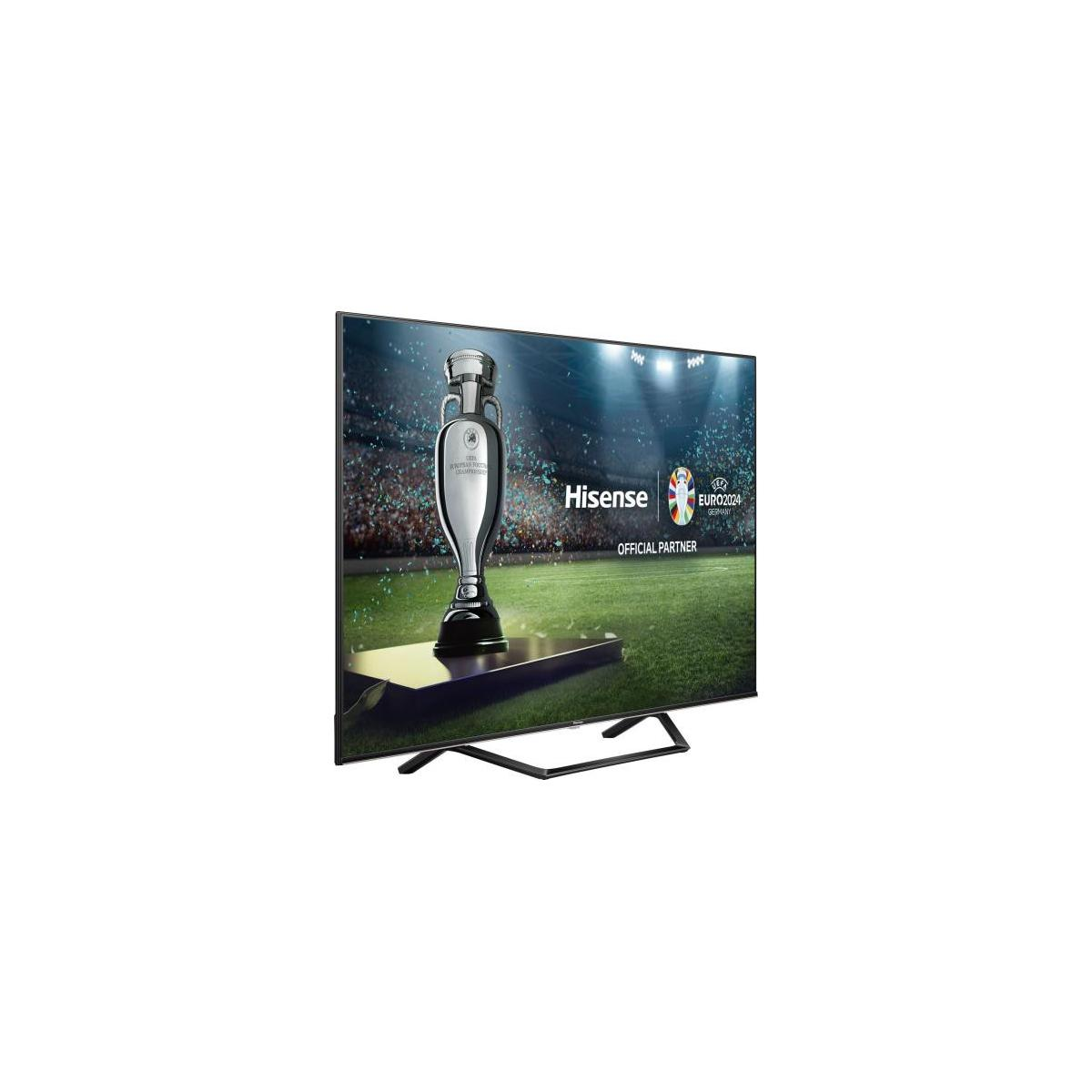 Una TV Hisense mostra un trofeo e il logo di Euro 2024.