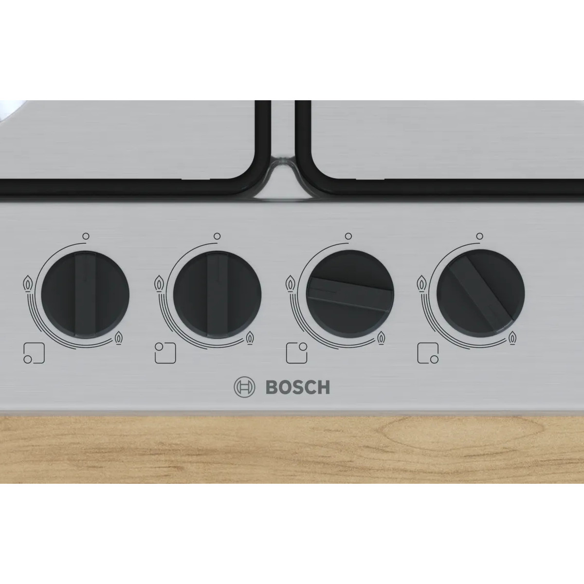 Primo piano di un pannello di controllo argento Bosch con quattro manopole nere e base effetto legno.