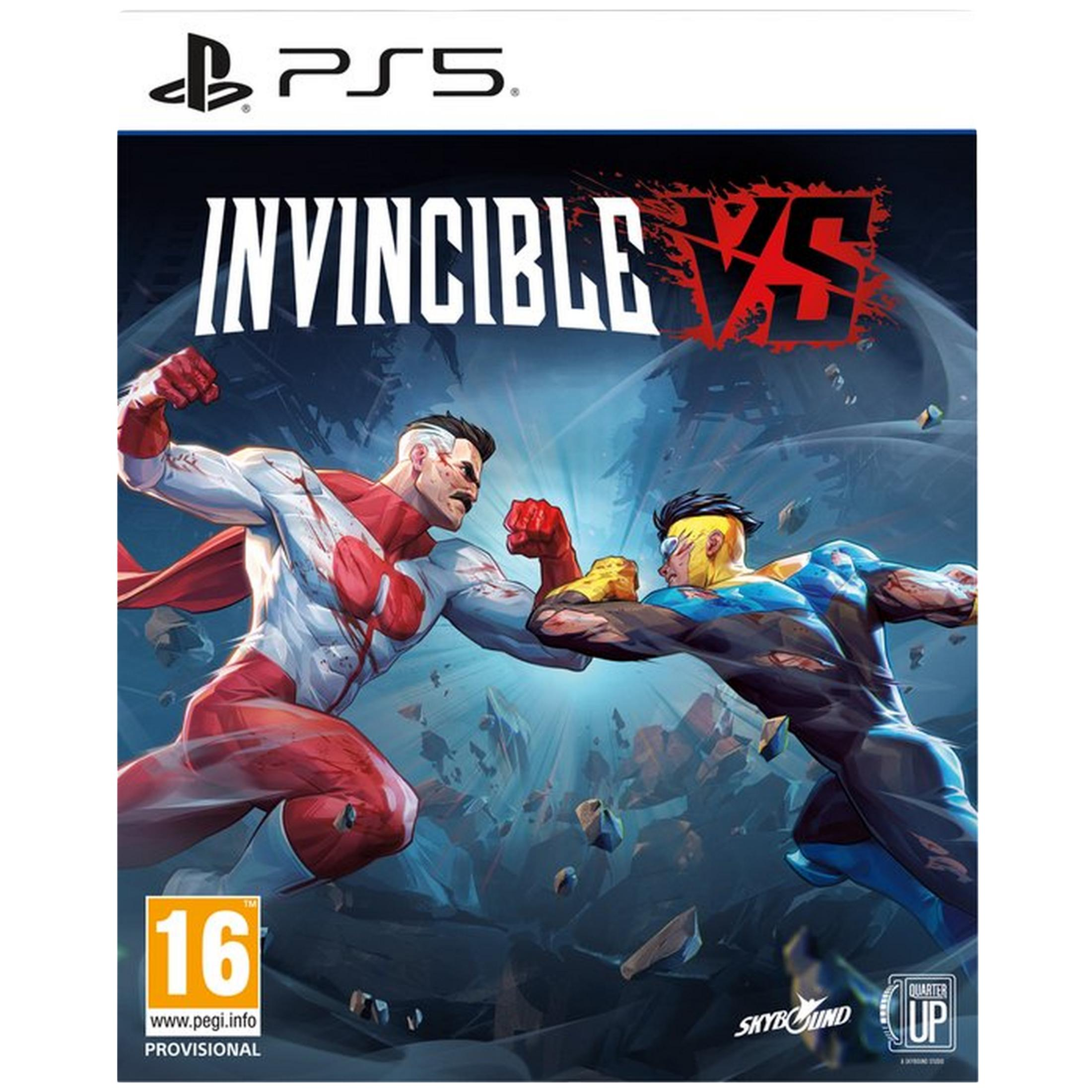 Invincible e Omni-Man combattono tra detriti. Logo PS5 in alto.