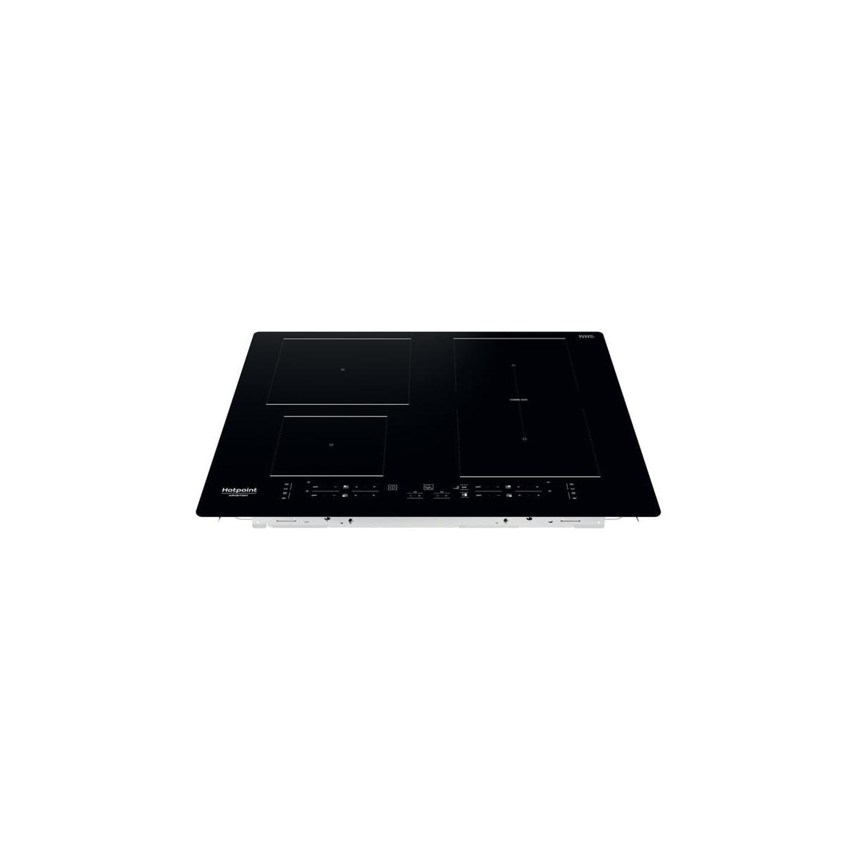 Un piano cottura a induzione Hotpoint nero con quattro zone di cottura e pannello touch.