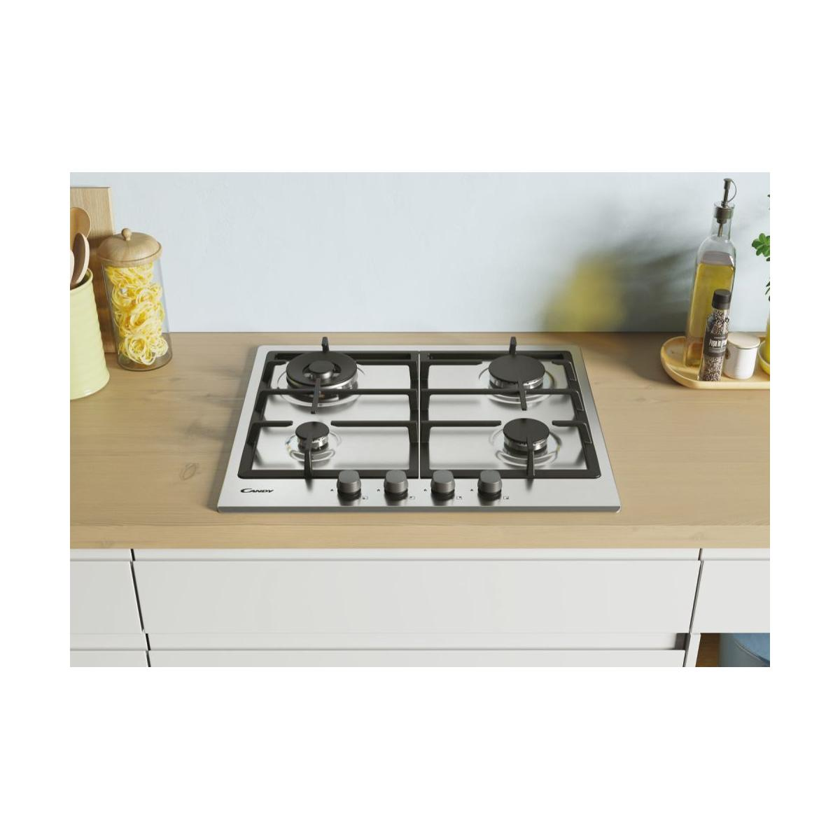 Placa de gas de acero inoxidable con cuatro quemadores en encimera.