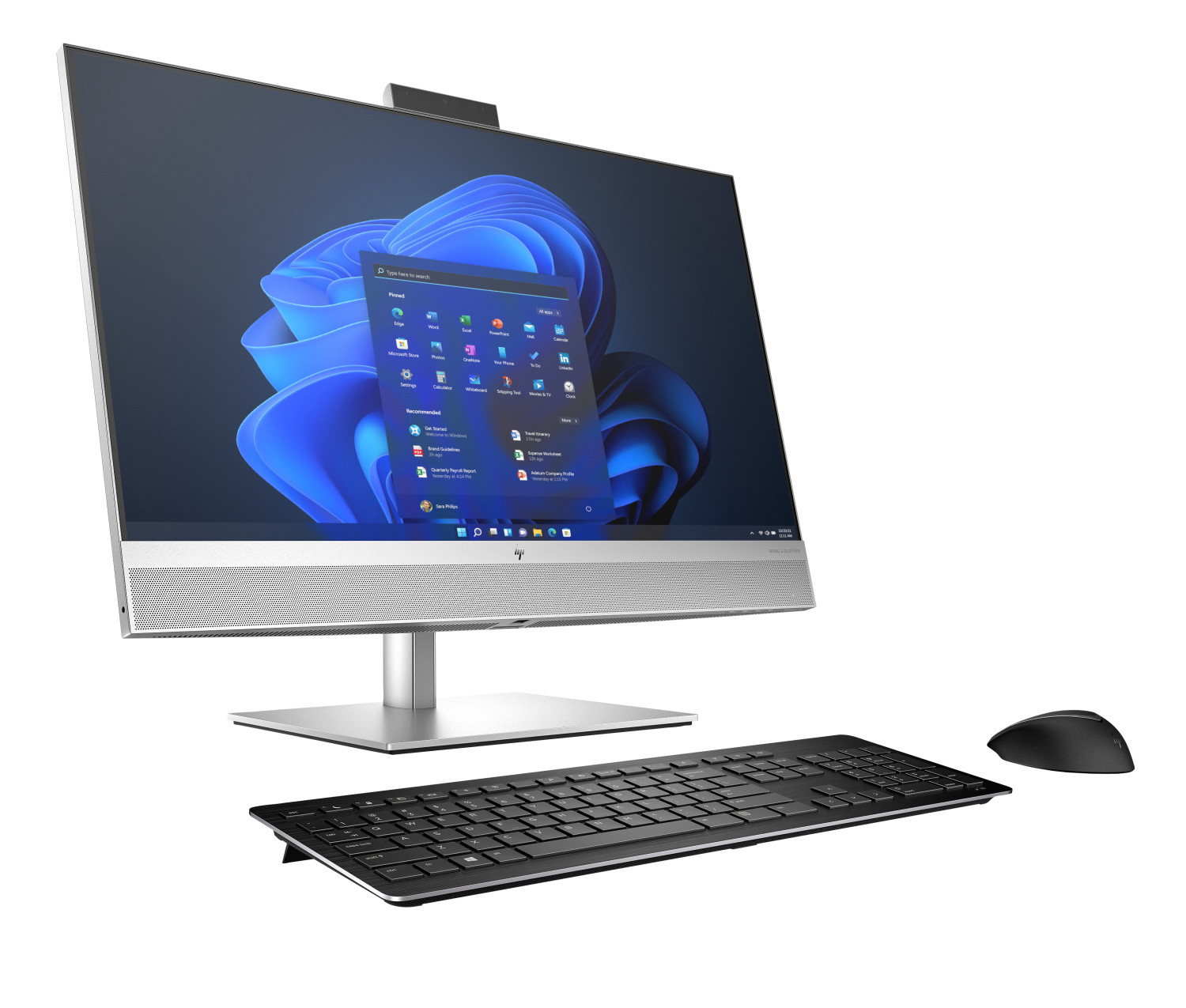 Un computer All-in-One argentato con tastiera e mouse neri.