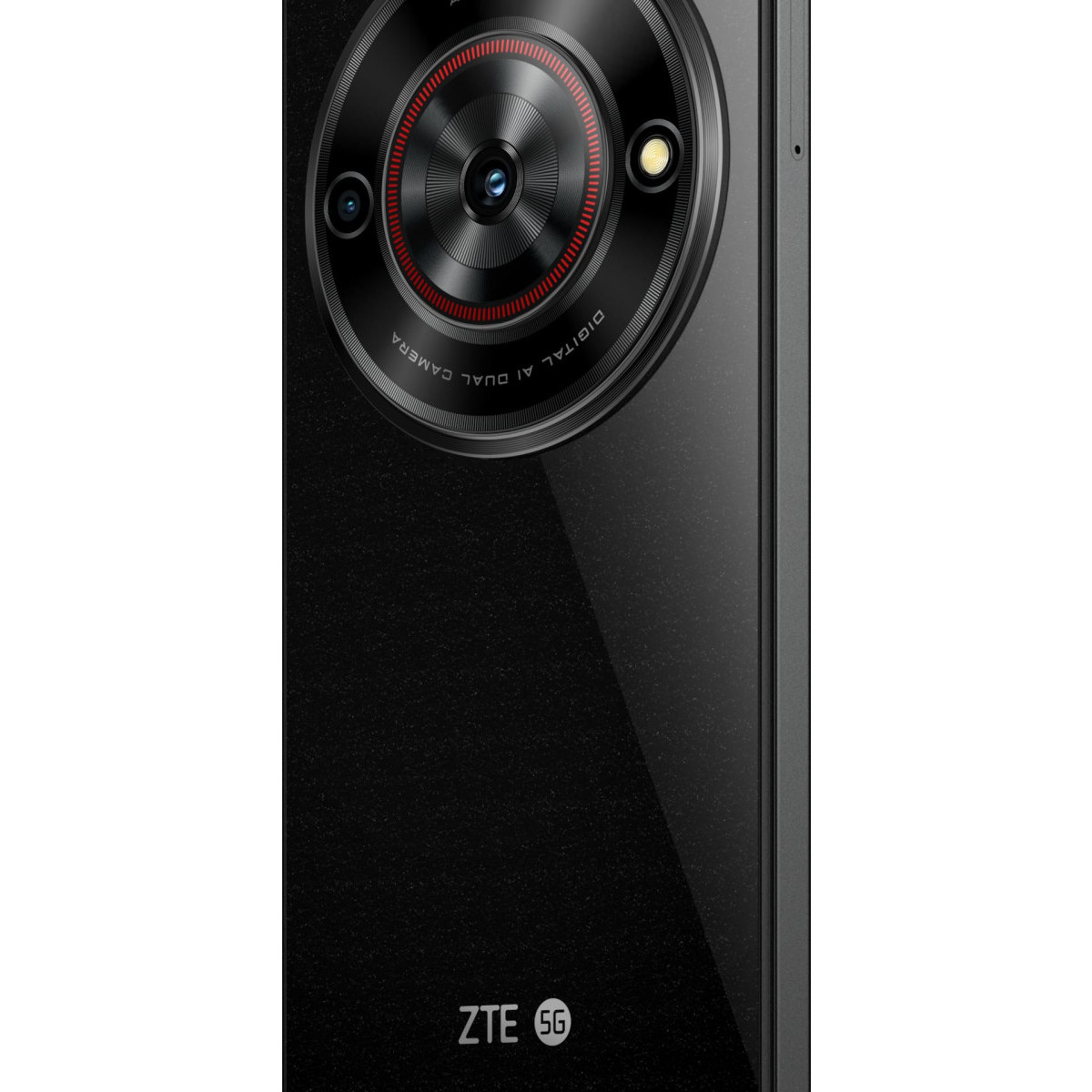 Primo piano di uno smartphone ZTE 5G nero con obiettivo tripla fotocamera e anelli rossi.