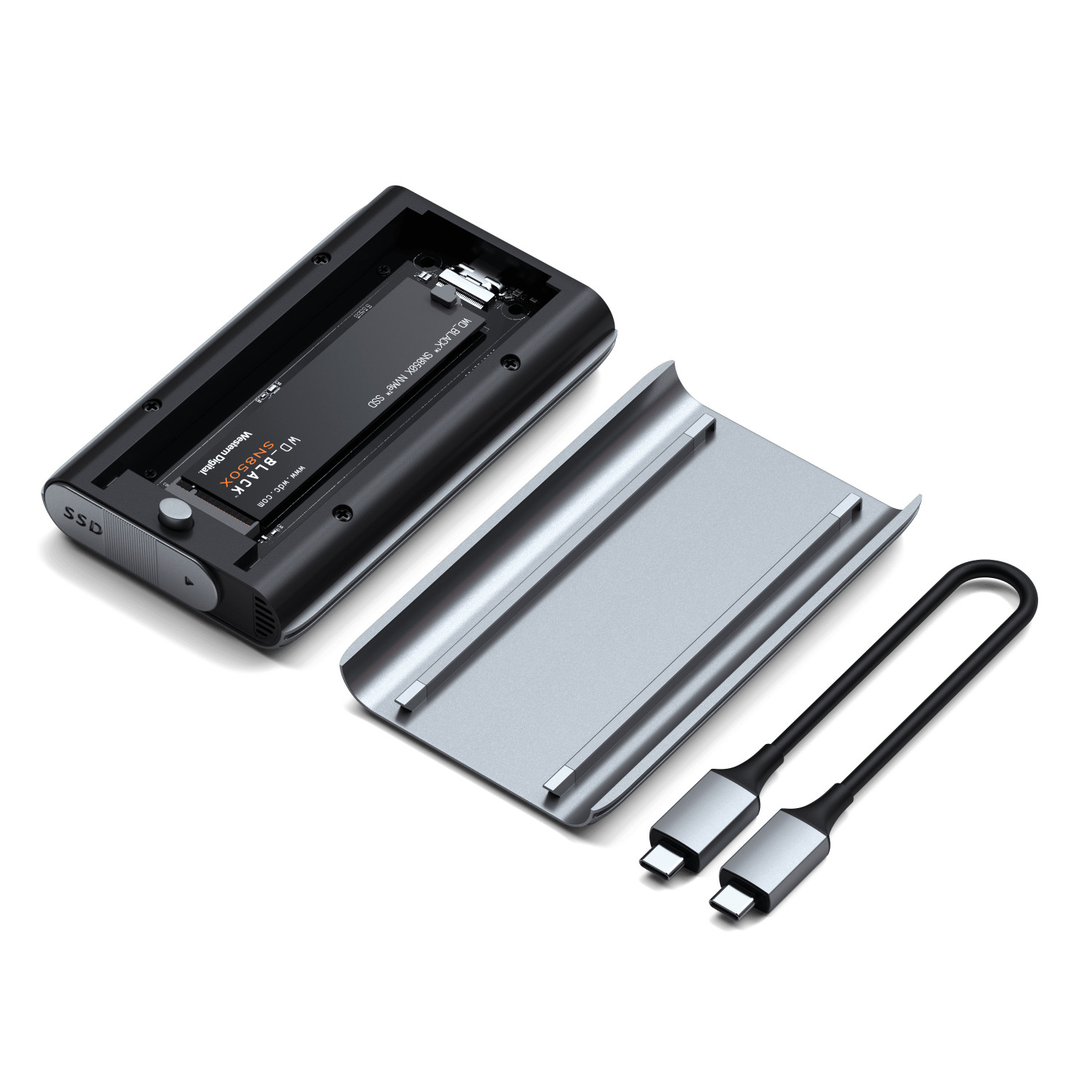 Chiusura esterna SSD nera con coperchio argentato e cavi USB-C.