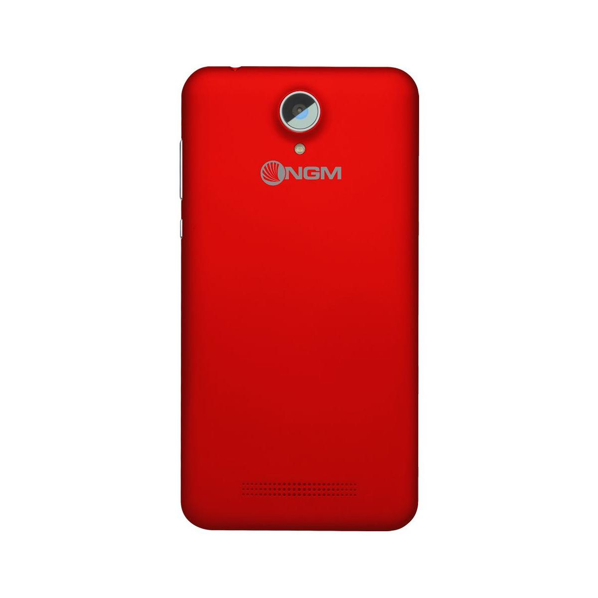 Smartphone rosso con fotocamera e logo NGM sul retro.