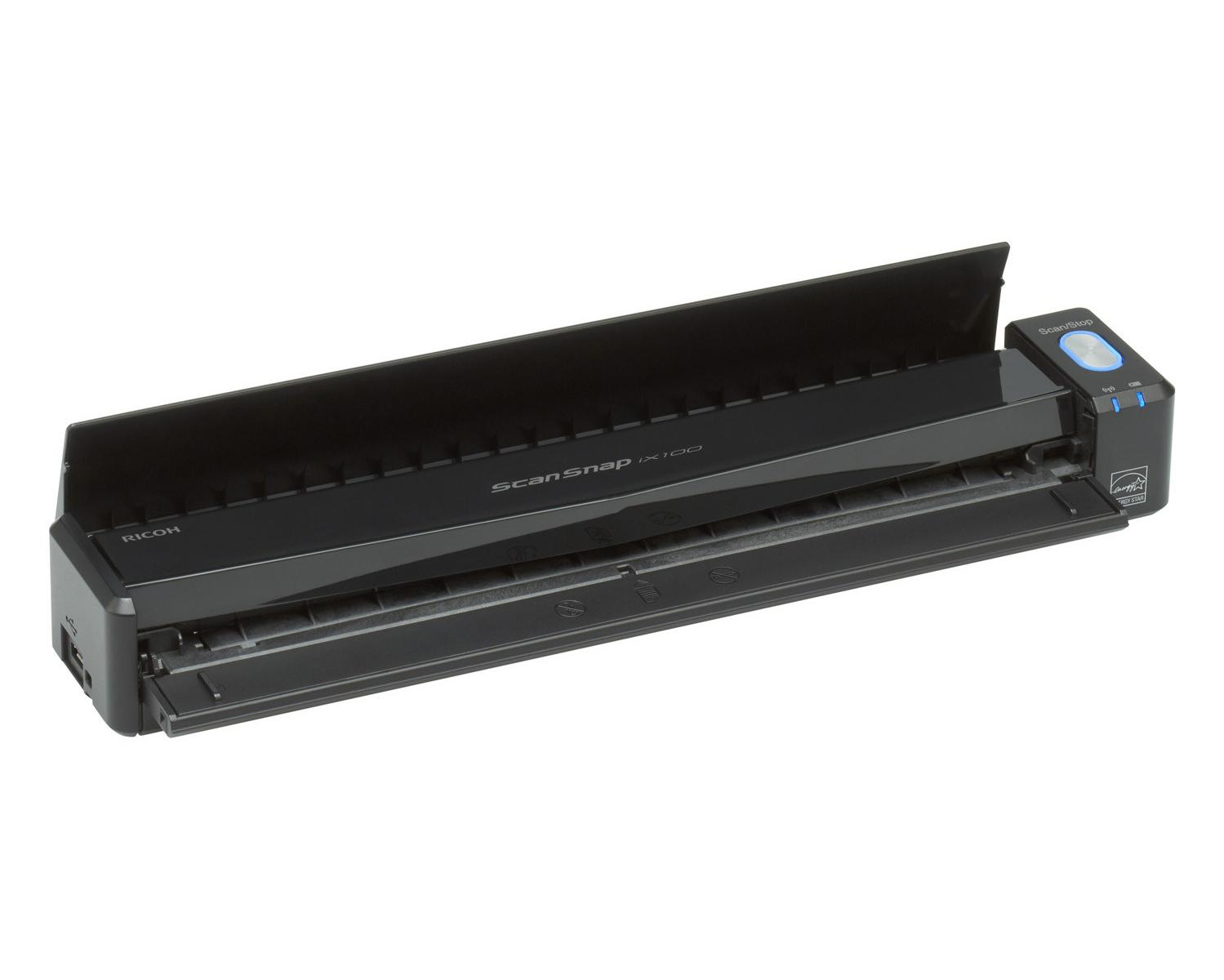 Schwarzer Ricoh ScanSnap iX100 Dokumentenscanner mit geöffneter Abdeckung.