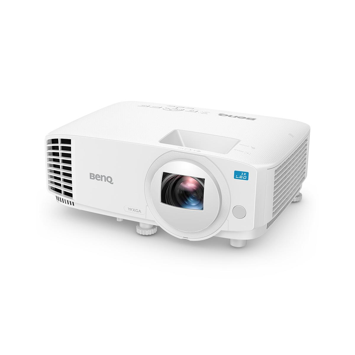 Un proyector BenQ blanco con lente y rejillas de ventilación.