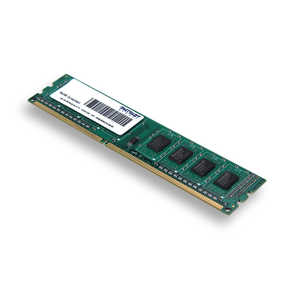 Een groene RAM-module met Patriot-sticker en gouden connector.