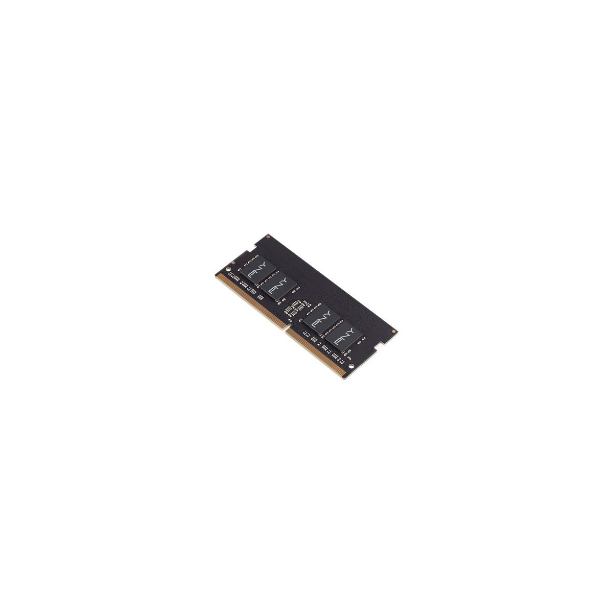 Un solo módulo de RAM negro con cuatro chips etiquetados PNY.